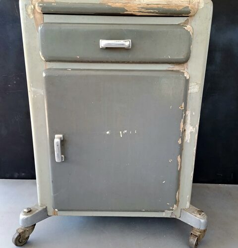 Small Drawers / Filing Cabinet On Wheels Industrial Design