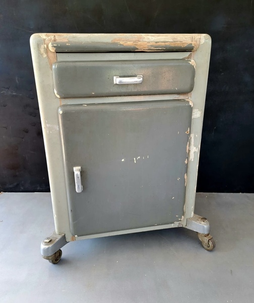 Small Drawers / Filing Cabinet On Wheels Industrial Design