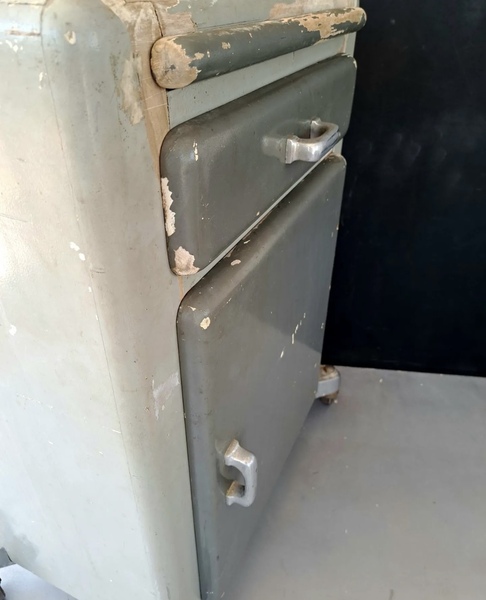 Small Drawers / Filing Cabinet On Wheels Industrial Design