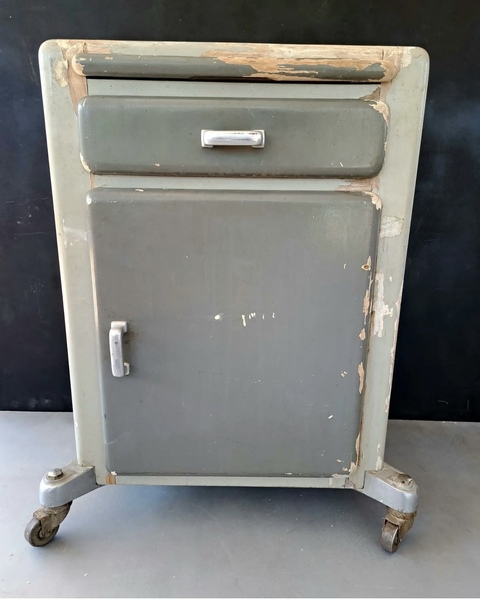 Small Drawers / Filing Cabinet On Wheels Industrial Design