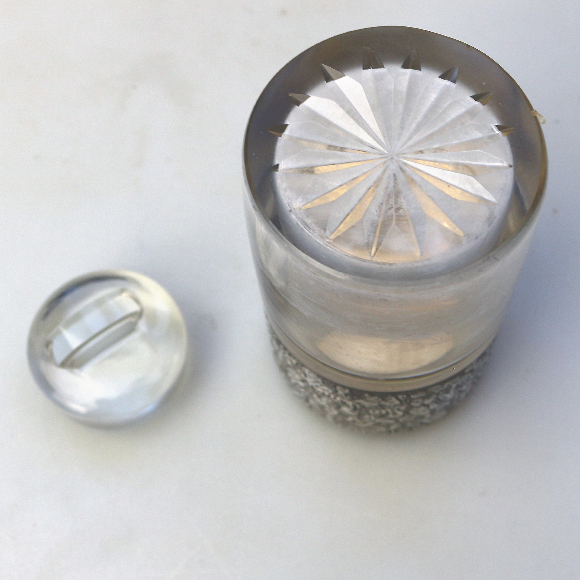 A substantial antique Victorian Sampson Mordan solid silver Scent Bottle C.1899