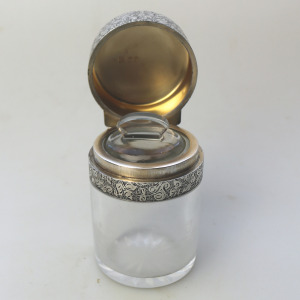 A substantial antique Victorian Sampson Mordan solid silver Scent Bottle C.1899