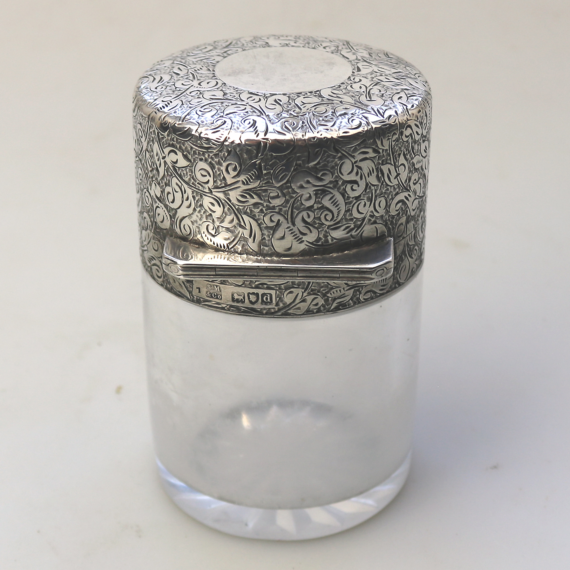 A substantial antique Victorian Sampson Mordan solid silver Scent Bottle C.1899