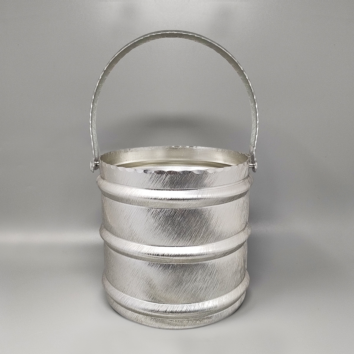 1960s Elegant Champagne Ice Bucket by Arir in Aluminium. Made in Italy