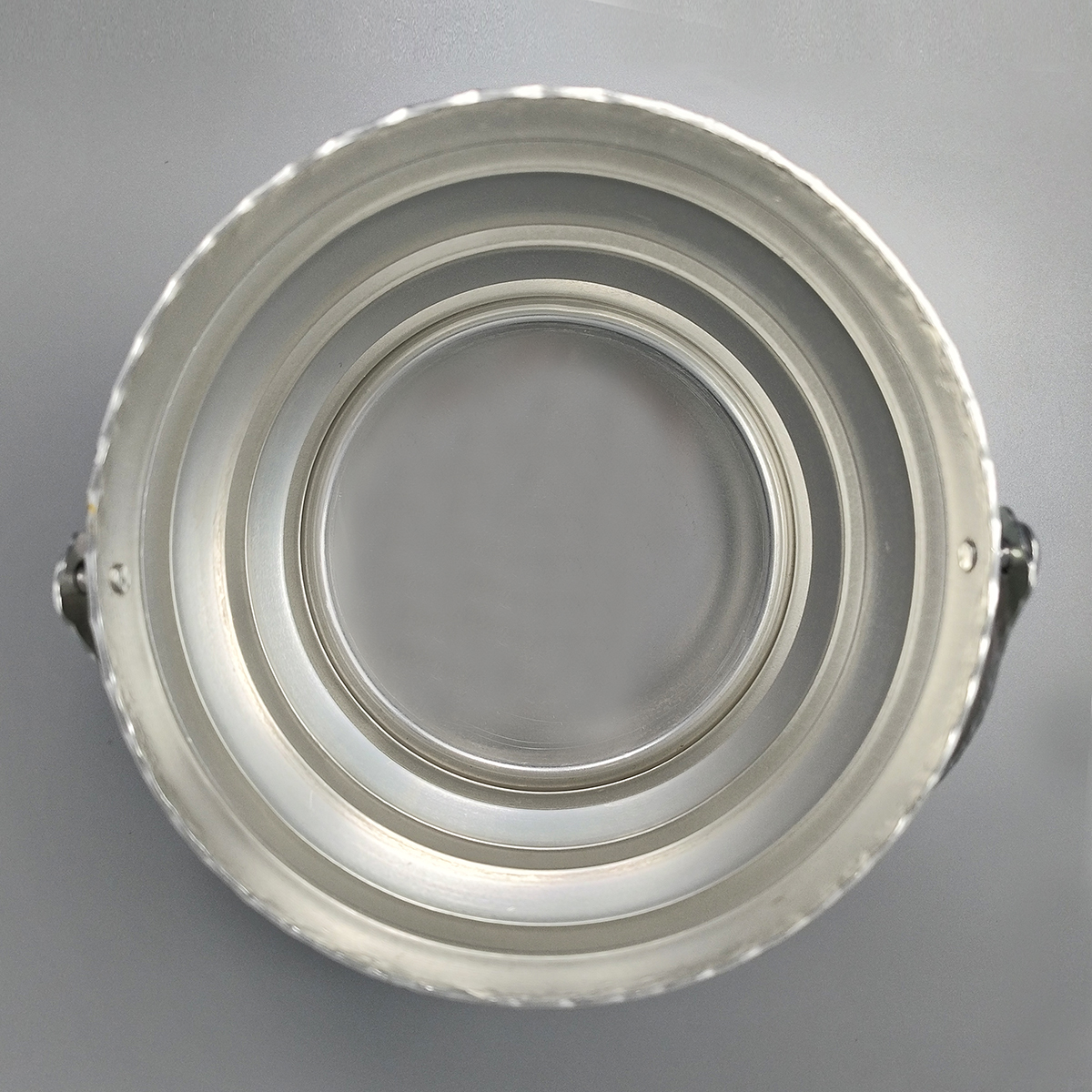 1960s Elegant Champagne Ice Bucket by Arir in Aluminium. Made in Italy