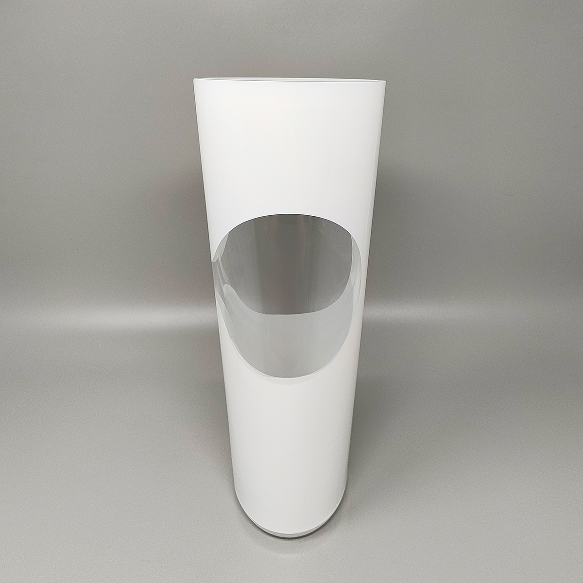 1970s Astonishing White Space Age vase by Linea Glass. Made in Italy