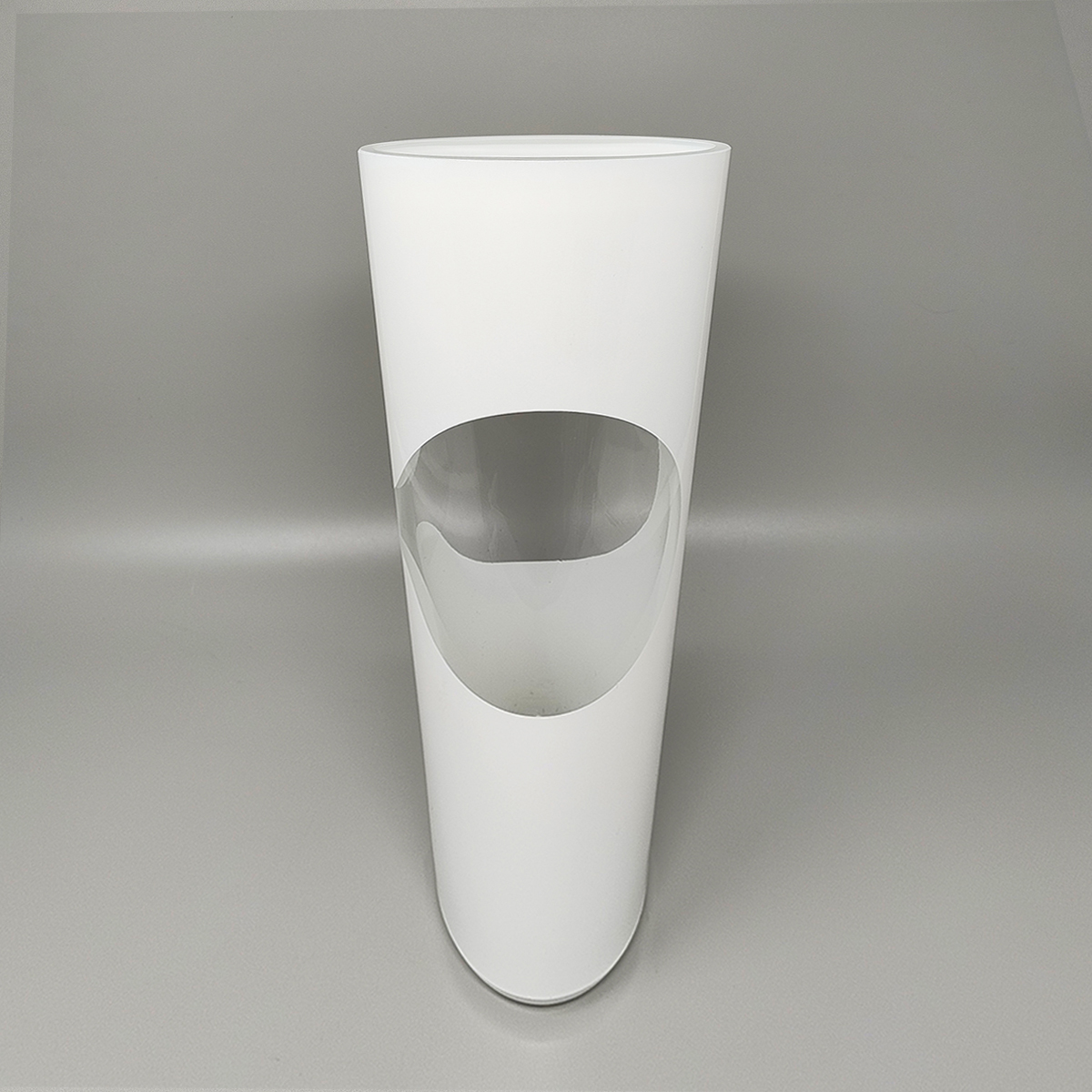 1970s Astonishing White Space Age vase by Linea Glass. Made in Italy