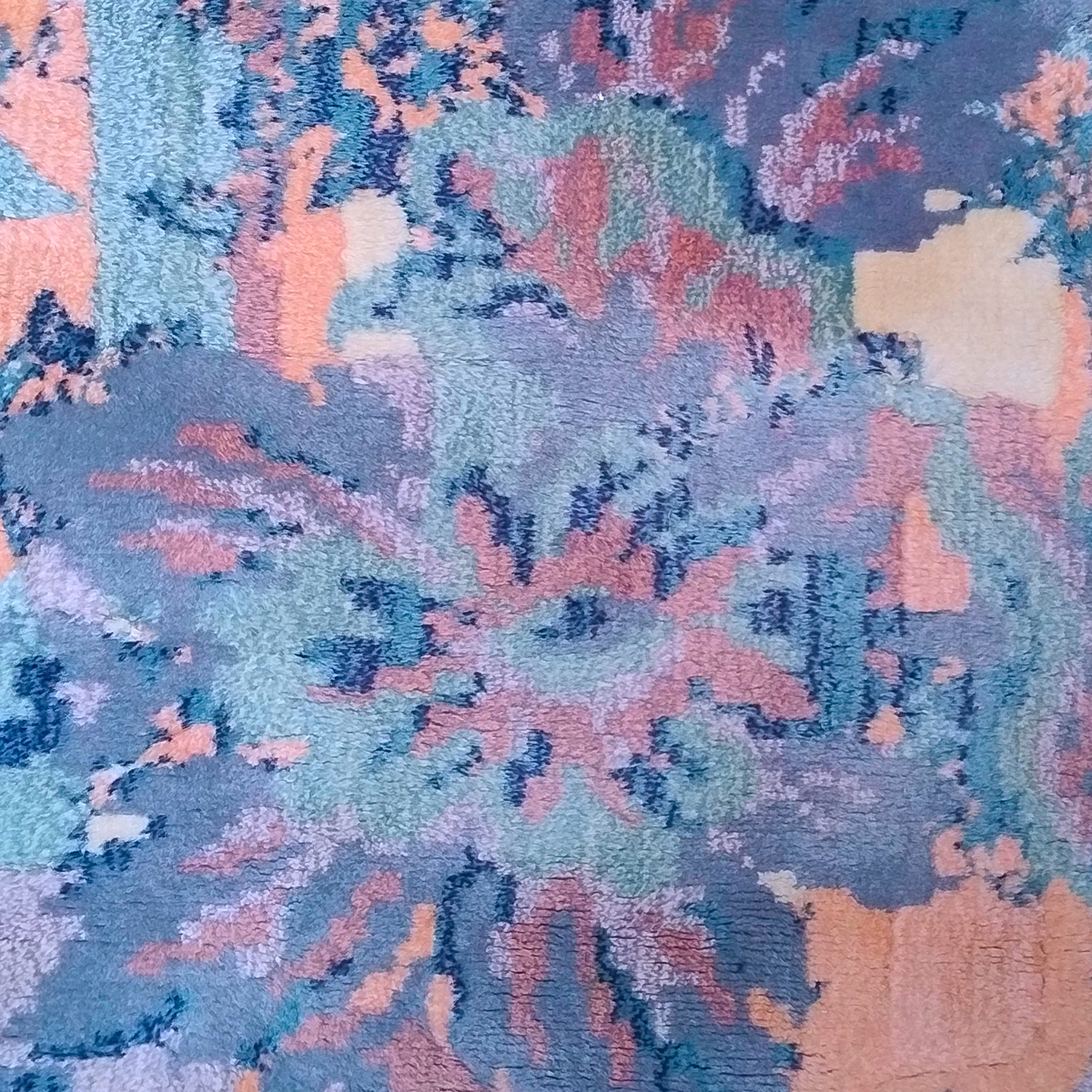 1990s Gorgeous Rug by Giorgetto Giugiaro for Paracchi. Pure wool. Made in Italy