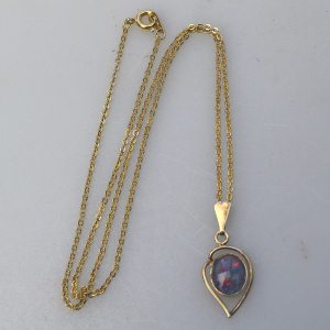 A good vintage 925 silver gilt Opal Pendant on Chain 3g - gift boxed C.20thC