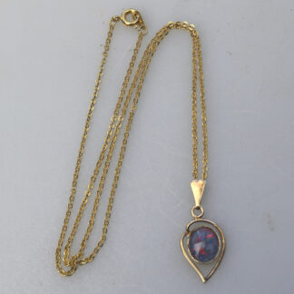 A good vintage 925 silver gilt Opal Pendant on Chain 3g - gift boxed C.20thC