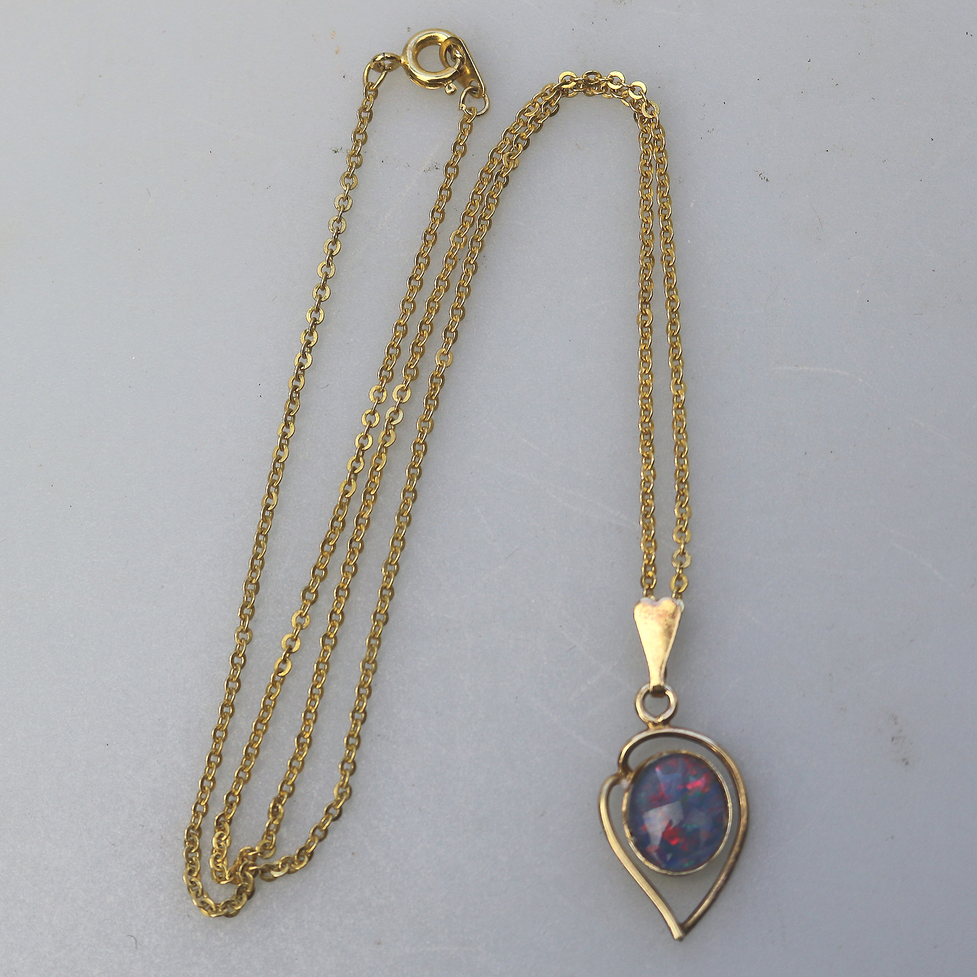 A good vintage 925 silver gilt Opal Pendant on Chain 3g - gift boxed C.20thC