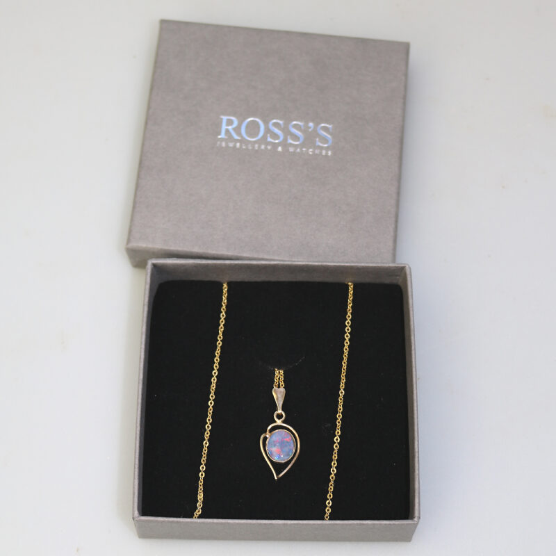 A good vintage 925 silver gilt Opal Pendant on Chain 3g - gift boxed C.20thC