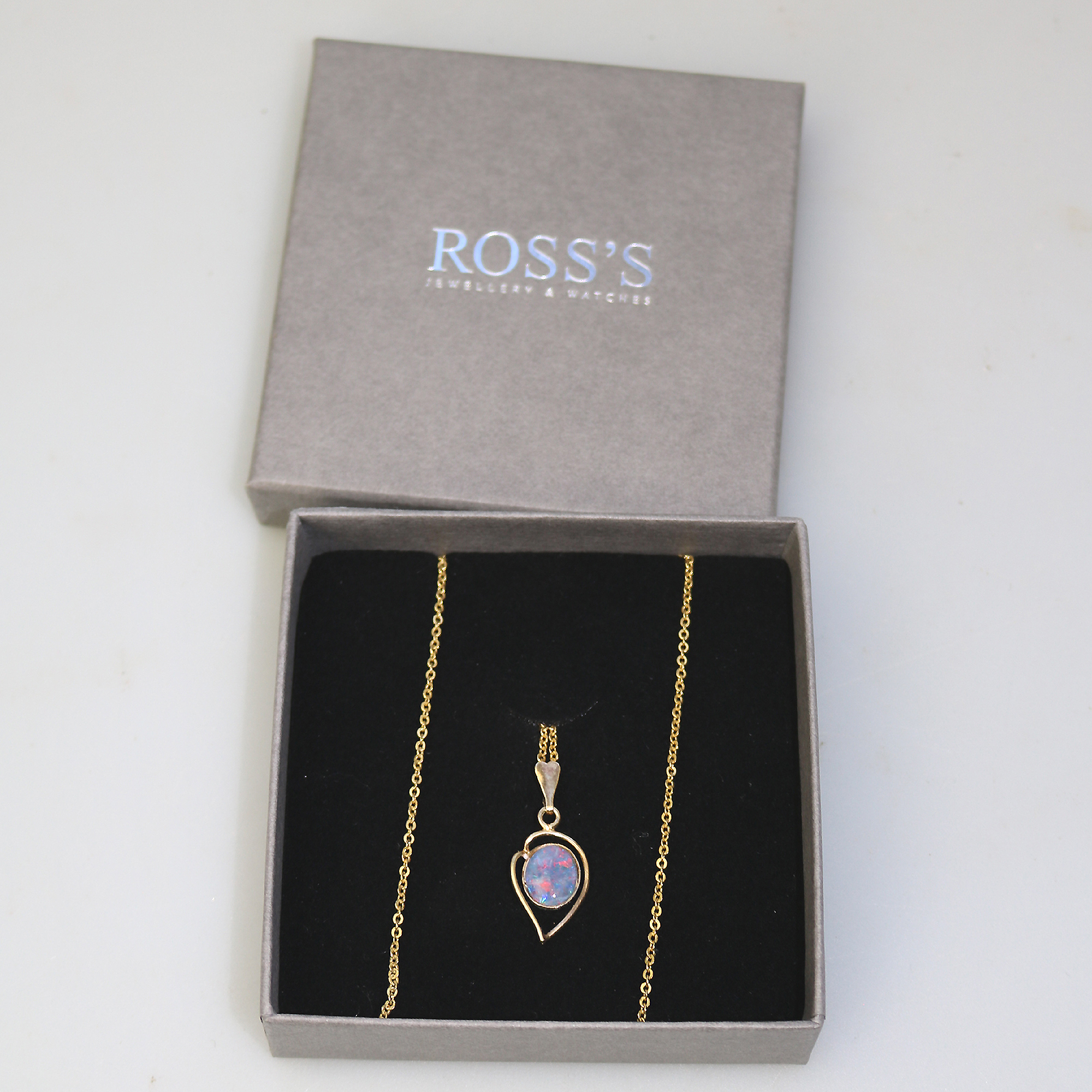 A good vintage 925 silver gilt Opal Pendant on Chain 3g - gift boxed C.20thC