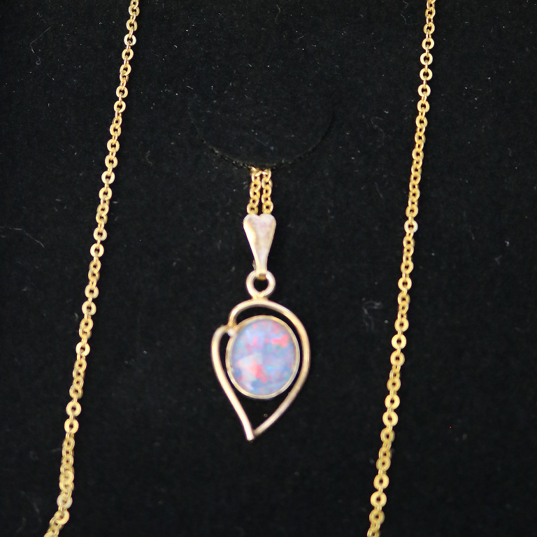 A good vintage 925 silver gilt Opal Pendant on Chain 3g - gift boxed C.20thC - Image 3