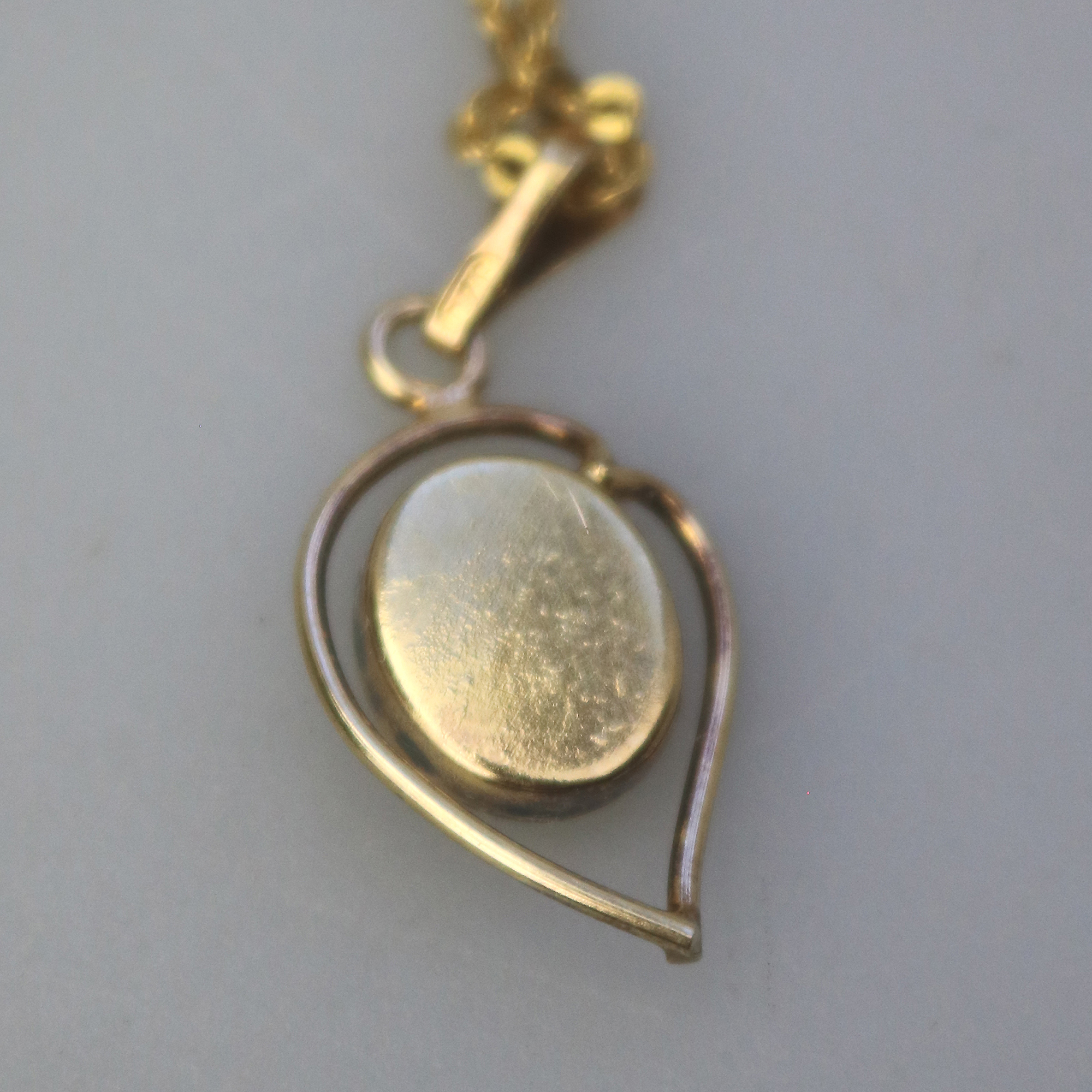 A good vintage 925 silver gilt Opal Pendant on Chain 3g - gift boxed C.20thC