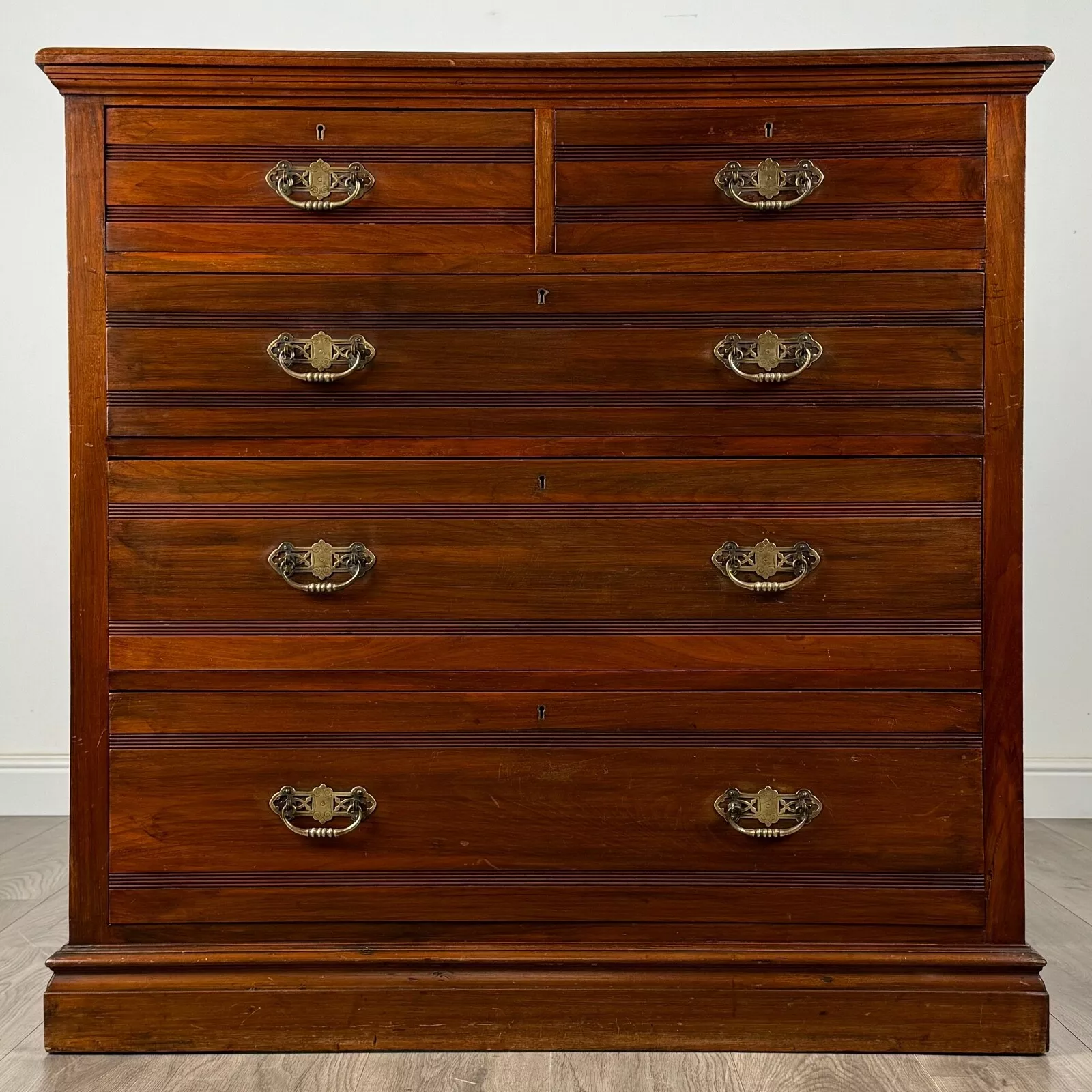 Antique 20th Century Chest Of Drawers In Walnut