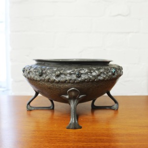 Decorative Arts & Crafts Stamped Liberty & Co Textured Pewter Bowl With Inlaid Enamel, 1900s