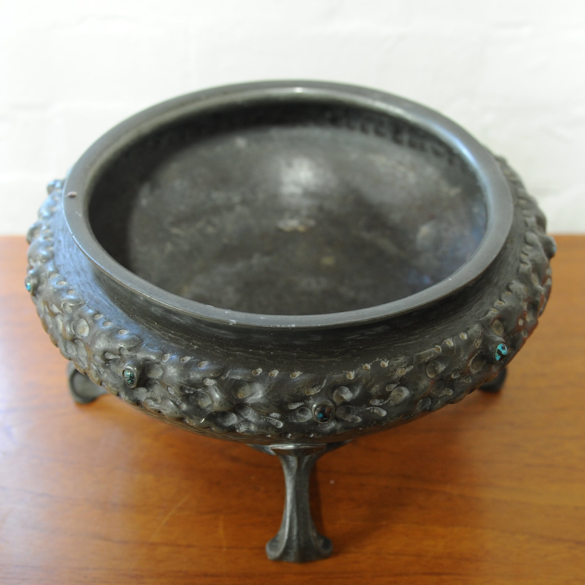 Decorative Arts & Crafts Stamped Liberty & Co Textured Pewter Bowl With Inlaid Enamel, 1900s