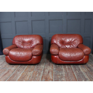 Stunning Lounge Chairs In Leather By Sapporo For Mobil Girgi Italy 1970