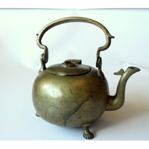 Teapot made of bronze - Vintage
