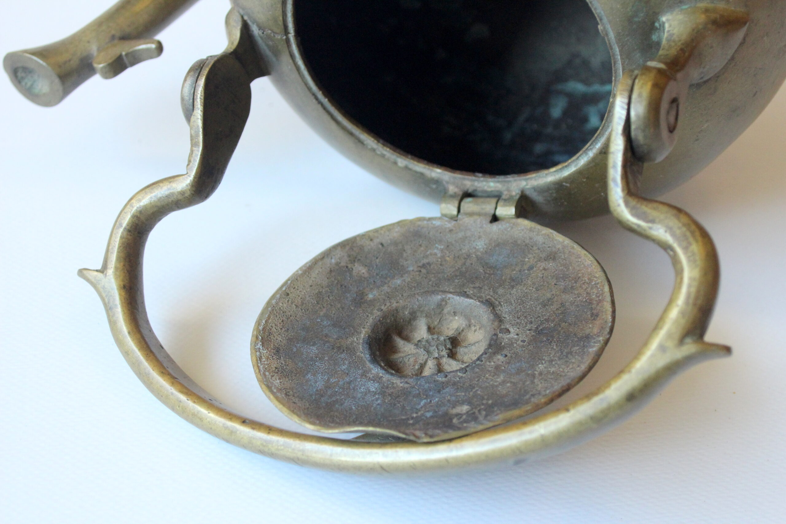 Teapot made of bronze - Vintage