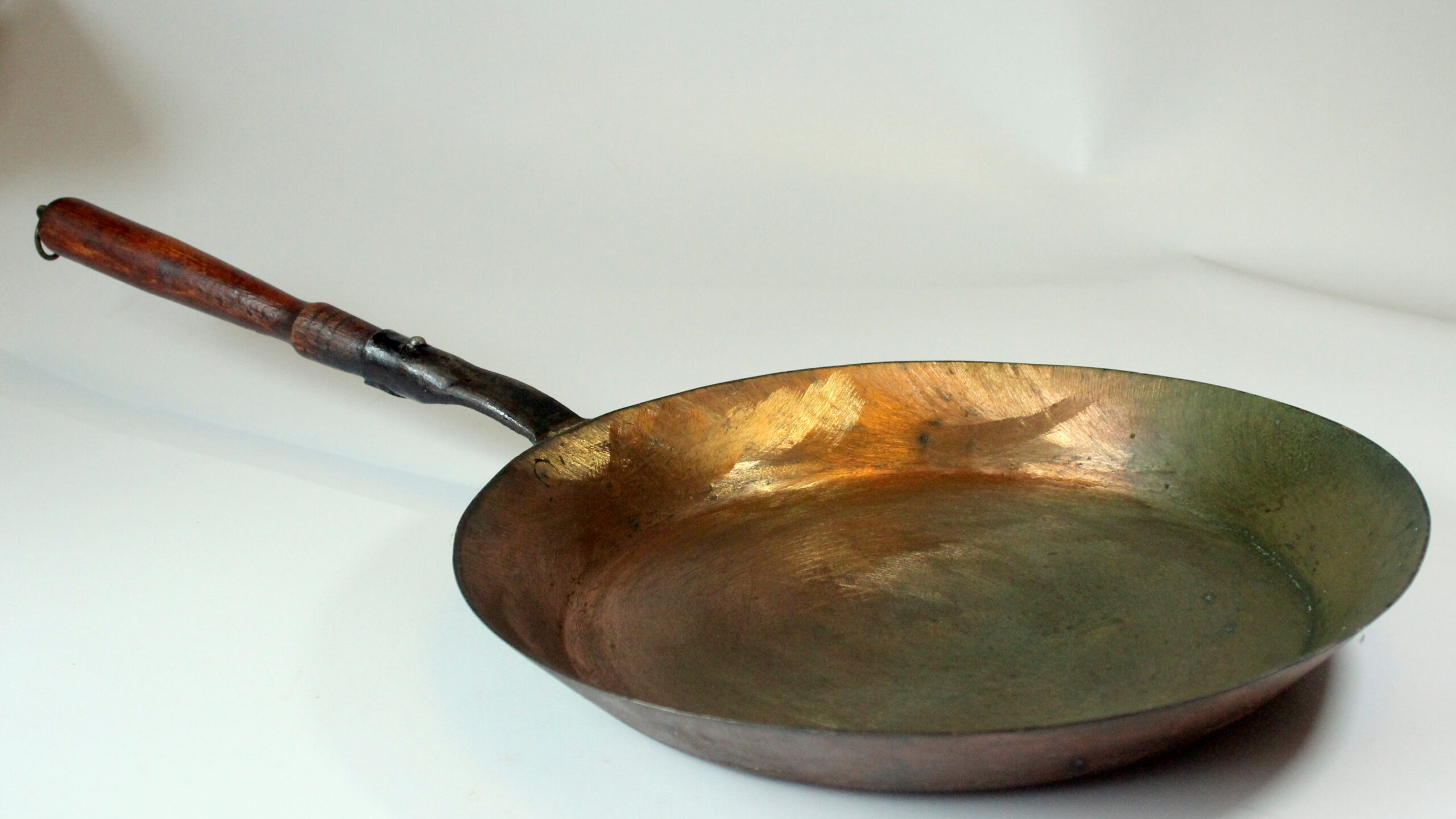 Handmade large frying pan - iron pan copper plated - with wooden handle and hanger - Vintage