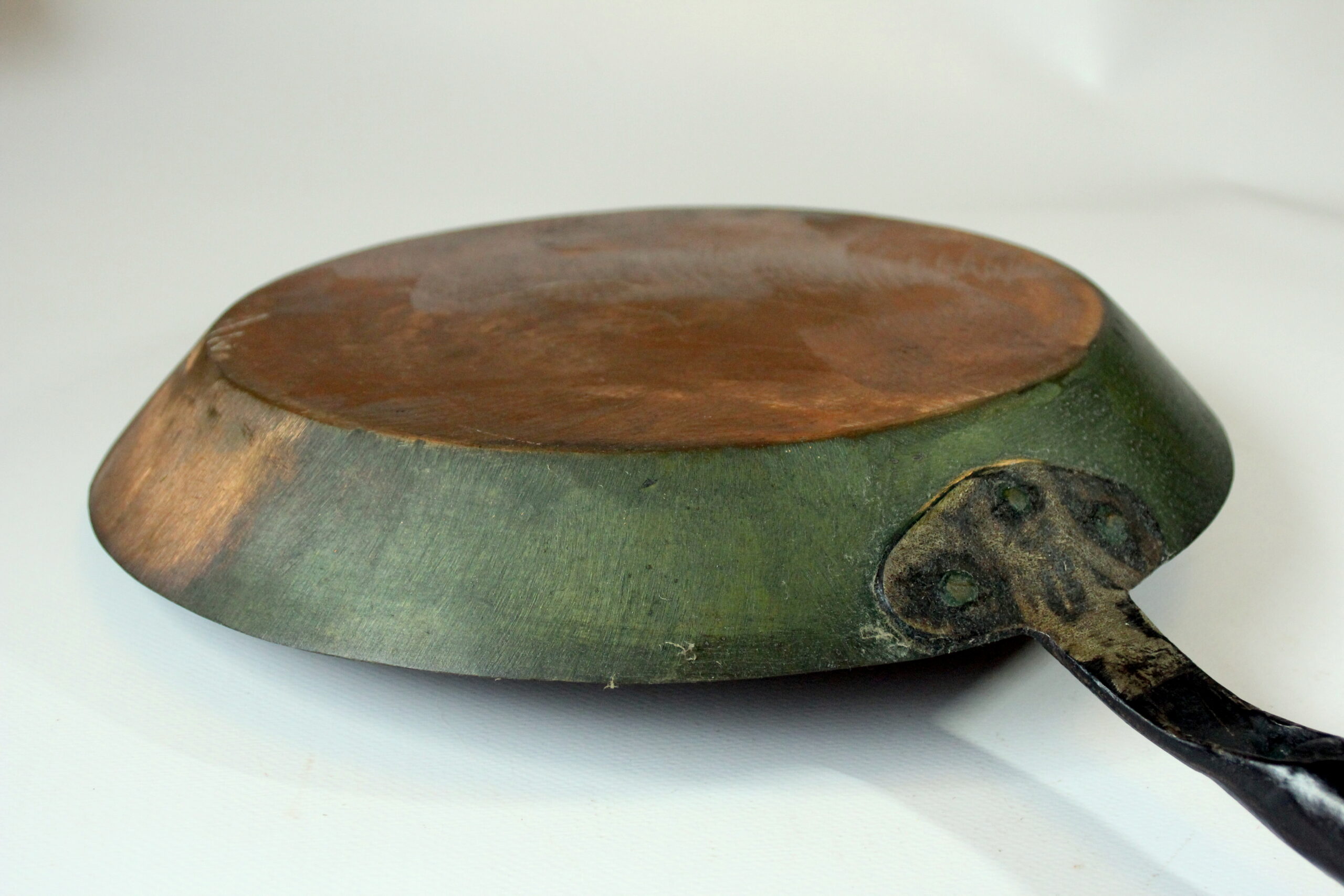 Handmade large frying pan - iron pan copper plated - with wooden handle and hanger - Vintage