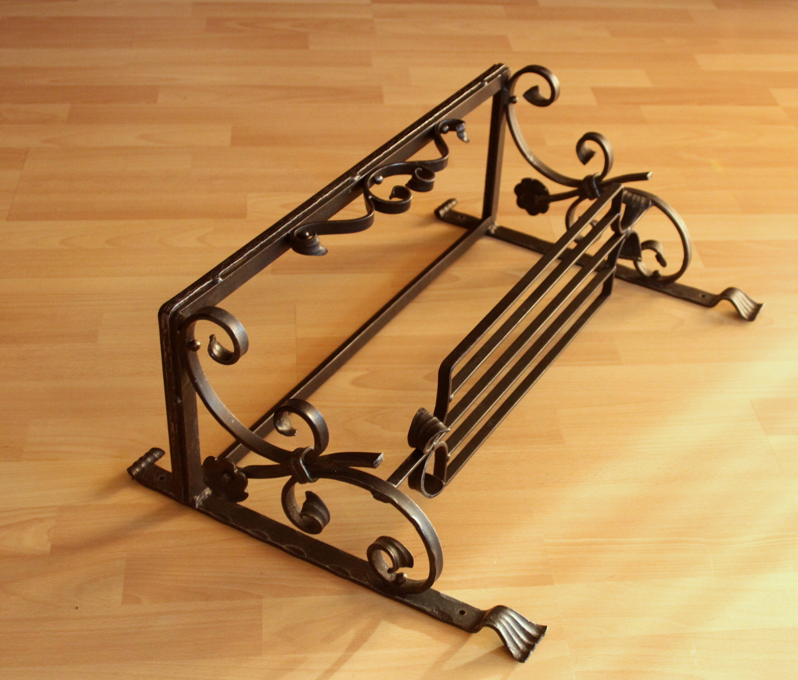 Handmade wrought iron wall mounted coat rack - Vintage