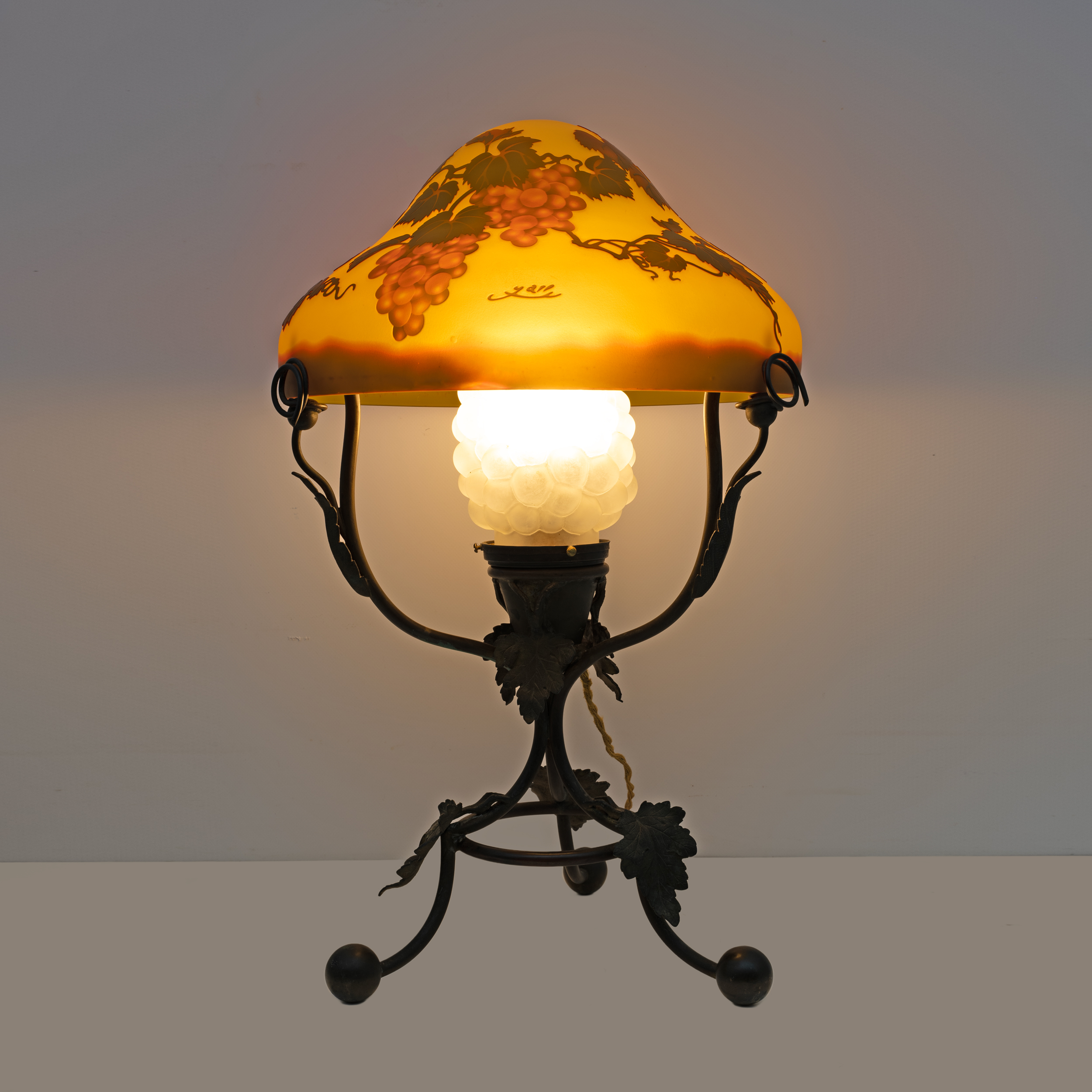 Émile Gallé Art Nouveau Cameo Bulb Glass and Bronze Table Lamp, France 1900