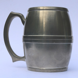 An attractive vintage novelty Beer Barrel pewter Singapore Tankard C.1977