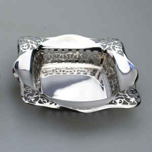 A good antique English Chester solid silver pierced square Bonbon Dish C.1927