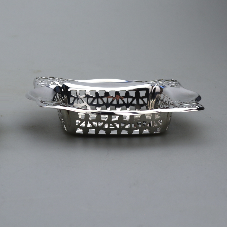 A good antique English Chester solid silver pierced square Bonbon Dish C.1927 - Image 2