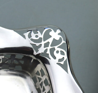 A good antique English Chester solid silver pierced square Bonbon Dish C.1927 - Image 3