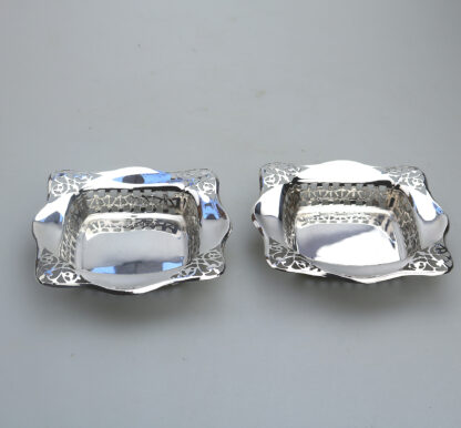 A good antique English Chester solid silver pierced square Bonbon Dish C.1927 - Image 7
