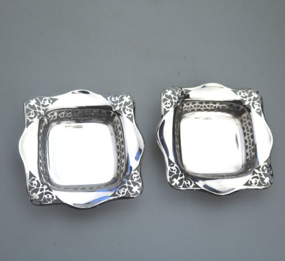 A good antique English Chester solid silver pierced square Bonbon Dish C.1927 - Image 8