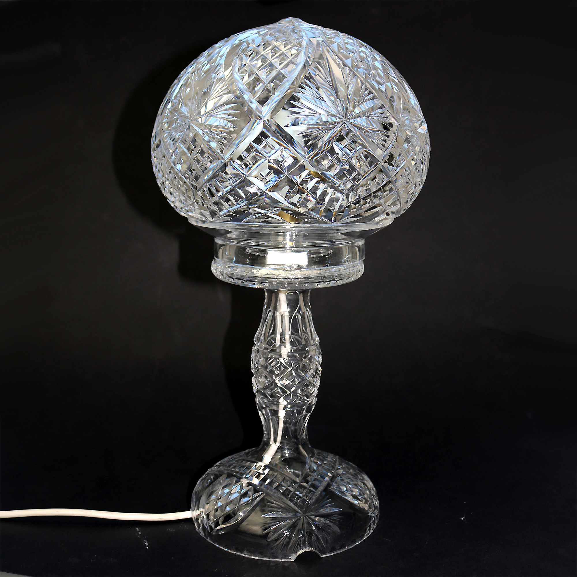 A large & impressive very pretty vintage cut glass Table Lamp C.20thC