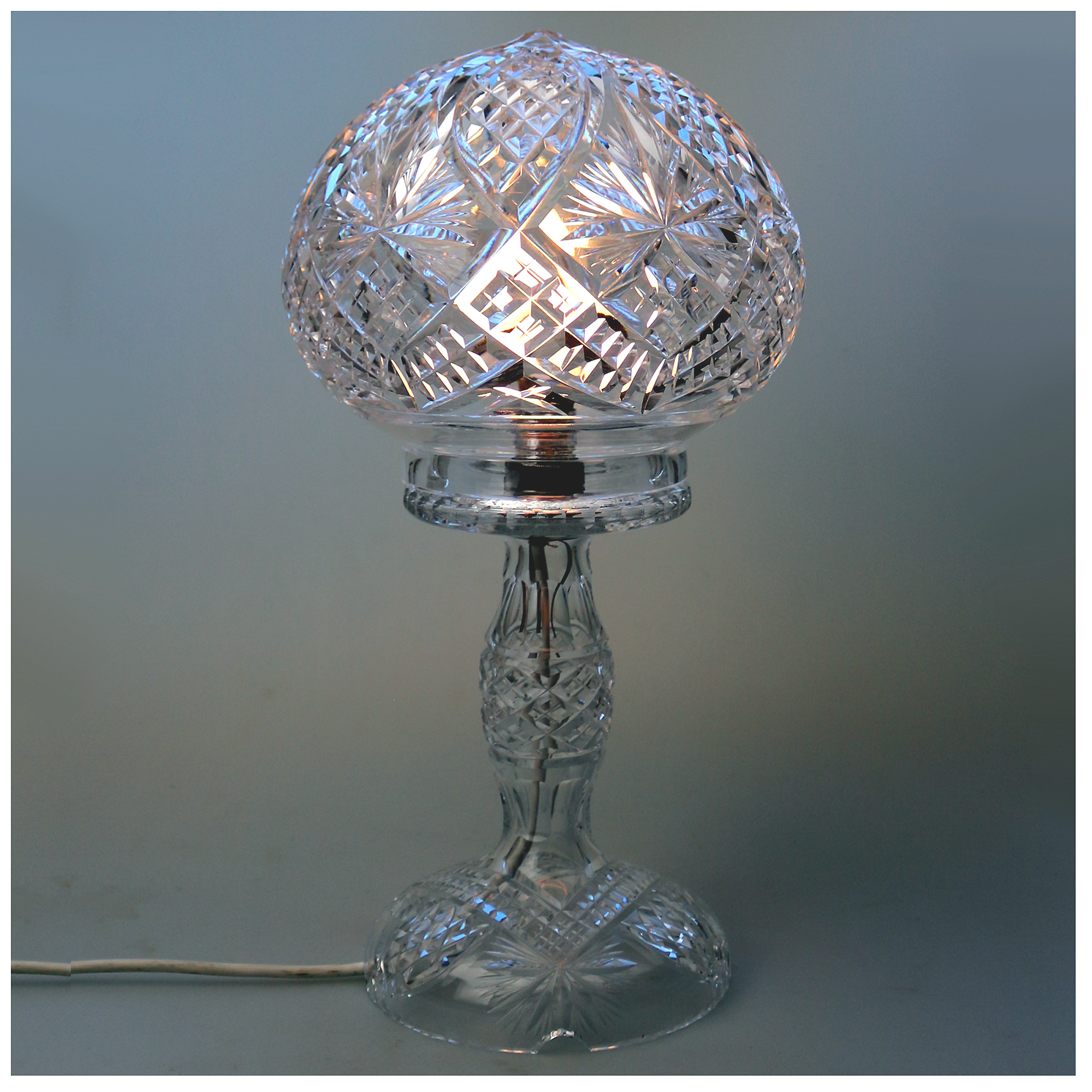 A large & impressive very pretty vintage cut glass Table Lamp C.20thC