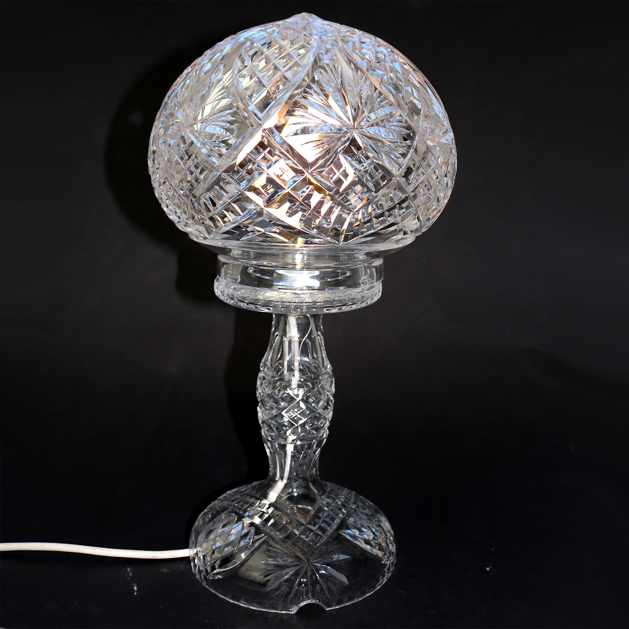 A large & impressive very pretty vintage cut glass Table Lamp C.20thC