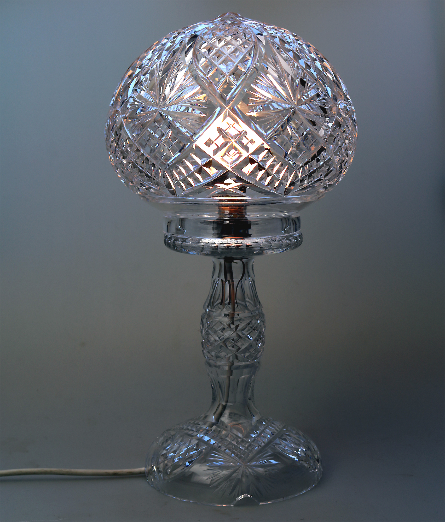 A large & impressive very pretty vintage cut glass Table Lamp C.20thC