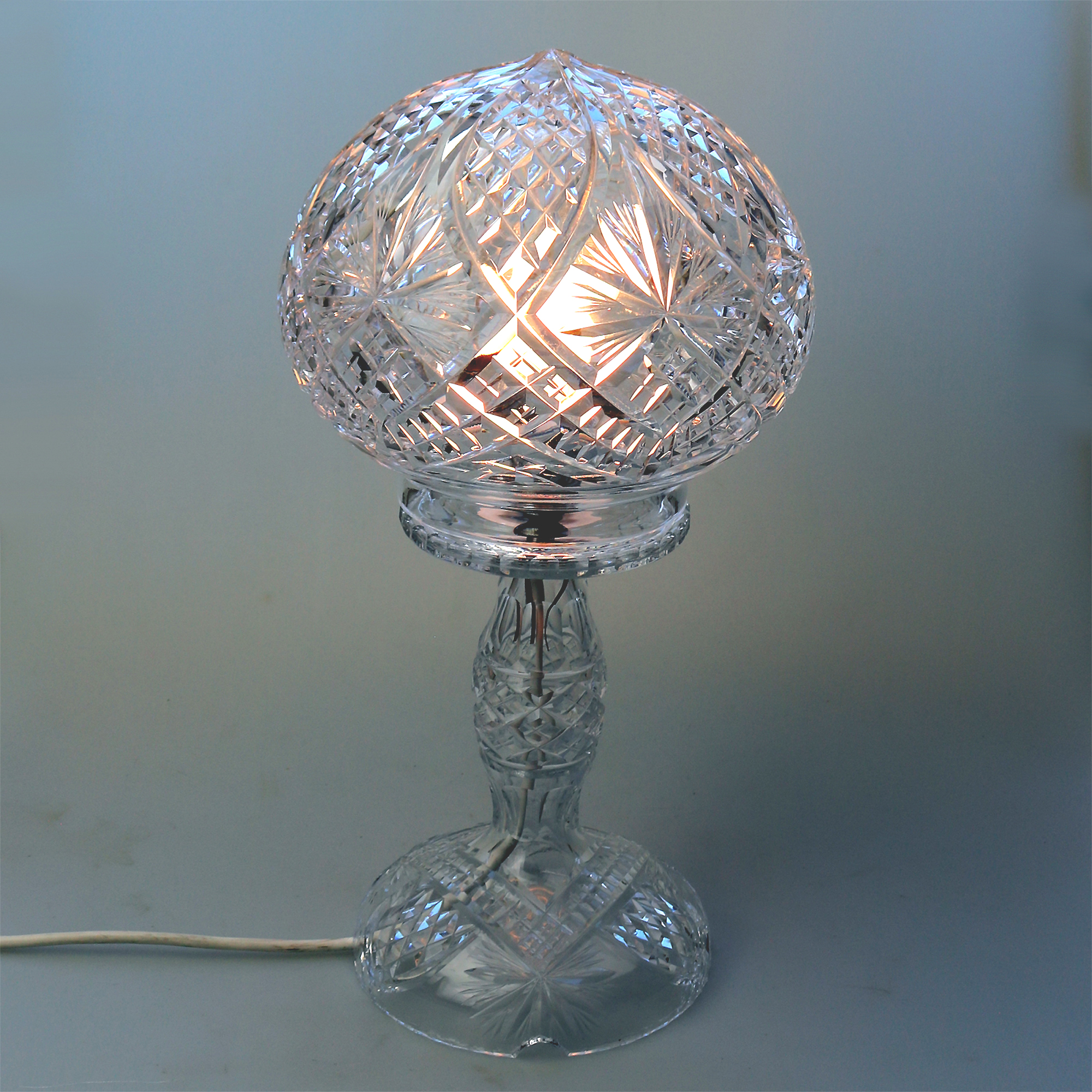 A large & impressive very pretty vintage cut glass Table Lamp C.20thC