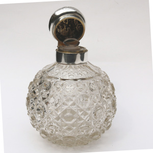 A good & large William Comyns antique solid silver & cut glass Scent Bottle C.1902