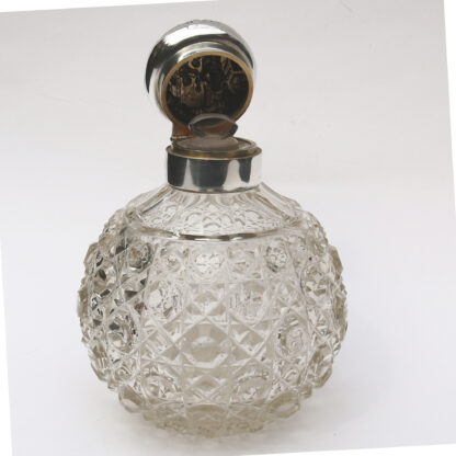 A good & large William Comyns antique solid silver & cut glass Scent Bottle C.1902 - Image 3