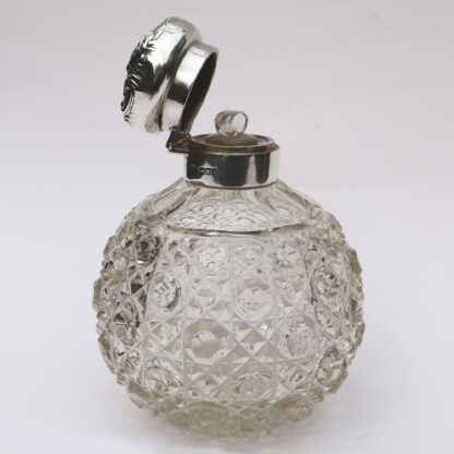 A good & large William Comyns antique solid silver & cut glass Scent Bottle C.1902 - Image 4