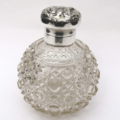 A good & large William Comyns antique solid silver & cut glass Scent Bottle C.1902 - Image 5