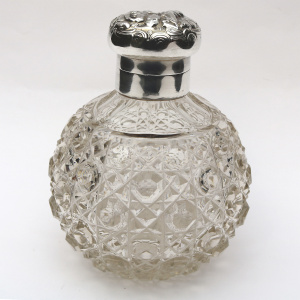 A good & large William Comyns antique solid silver & cut glass Scent Bottle C.1902