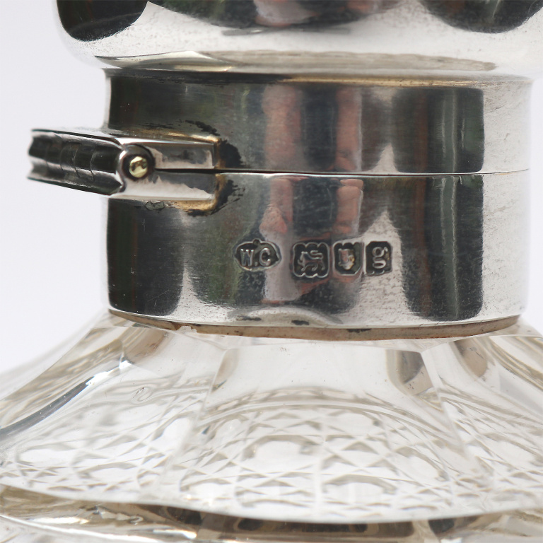 A good & large William Comyns antique solid silver & cut glass Scent Bottle C.1902 - Image 9