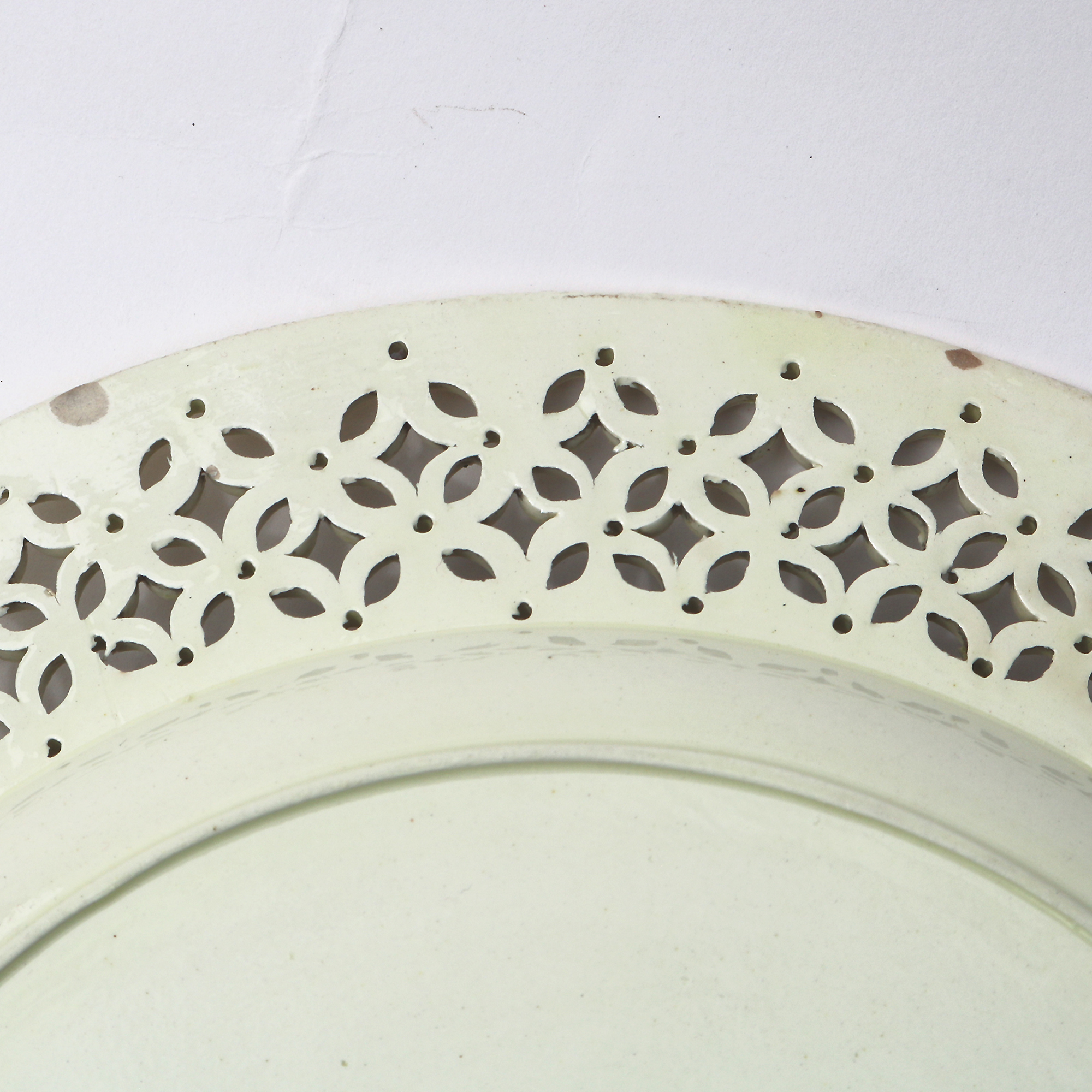 A fine & large antique Georgian English Creamware pottery pierced Plate C.1780