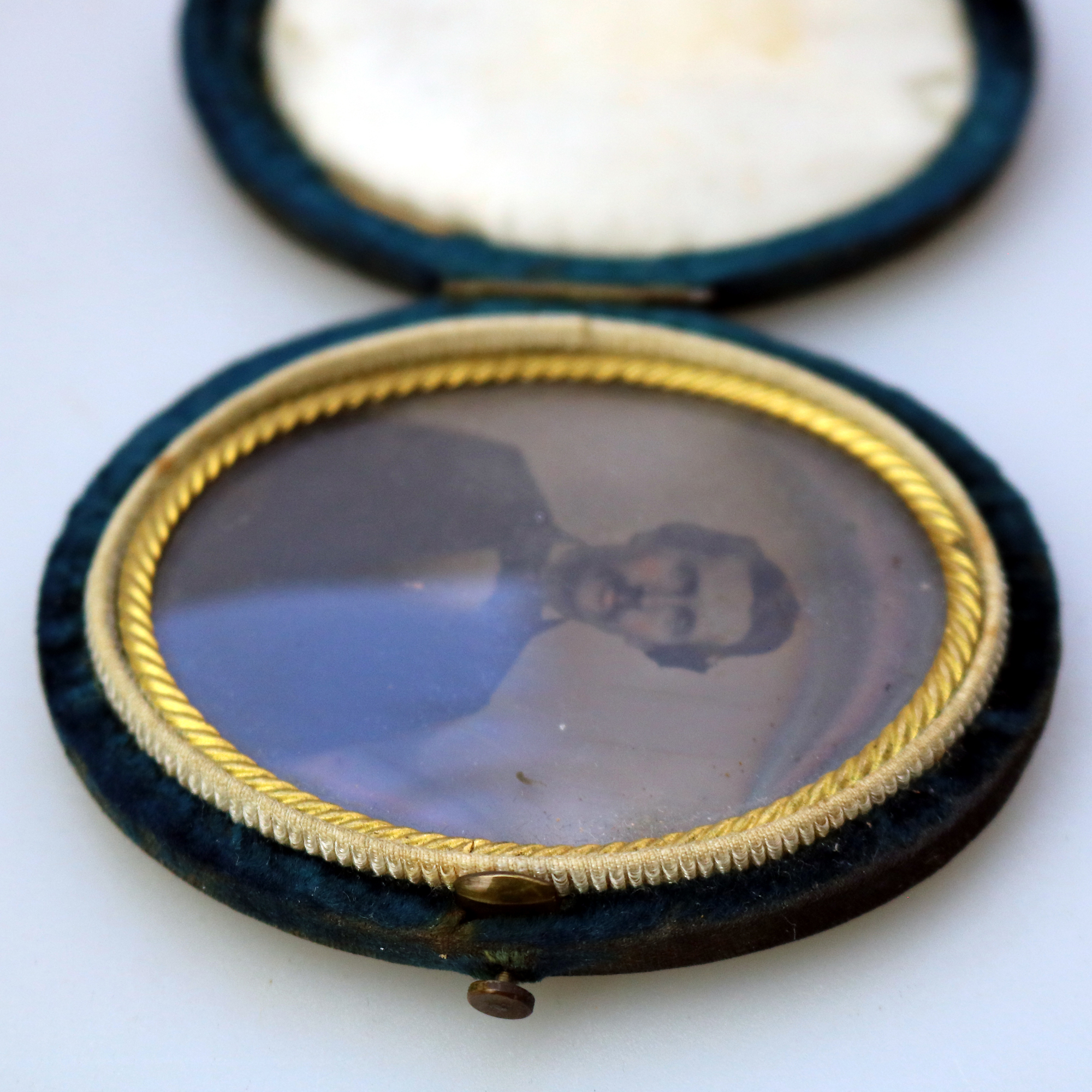 A small & oval antique Victorian daguerreotype in original velvet case C.1850's