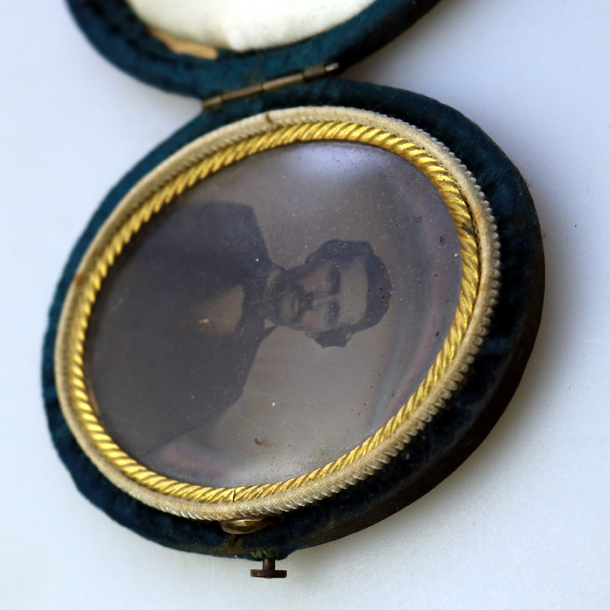 A small & oval antique Victorian daguerreotype in original velvet case C.1850's