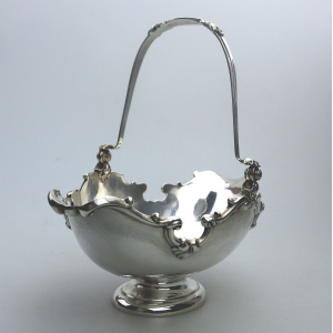 A very fine antique English solid silver pedestal Basket by George Fox 410g C.1905
